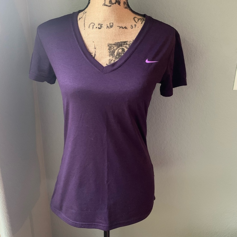 Nike - dri-fit v-neck shirt